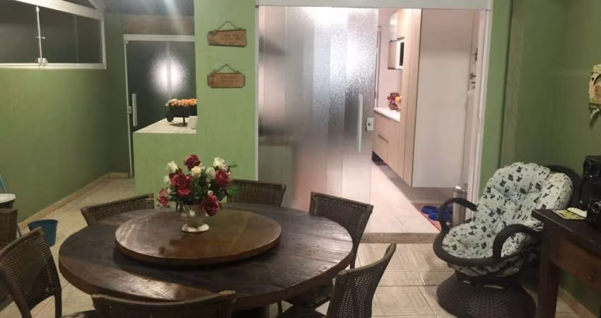 Sobrado c/ Edícula -  3 dormitórios - 241 m² - Vl. Metalúrgica