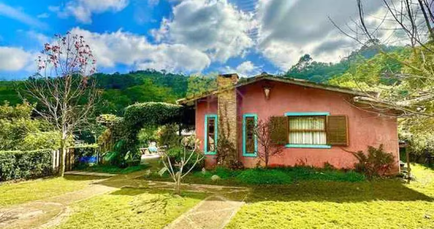 Seu sonho de refúgio em Guararema casa e chalé com lago