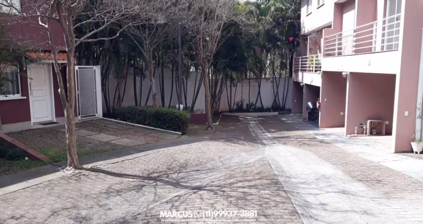 Sobrado em cond. na V. São Francisco 3 andares, 2 dormitorios, 1 vaga coberta. FL23