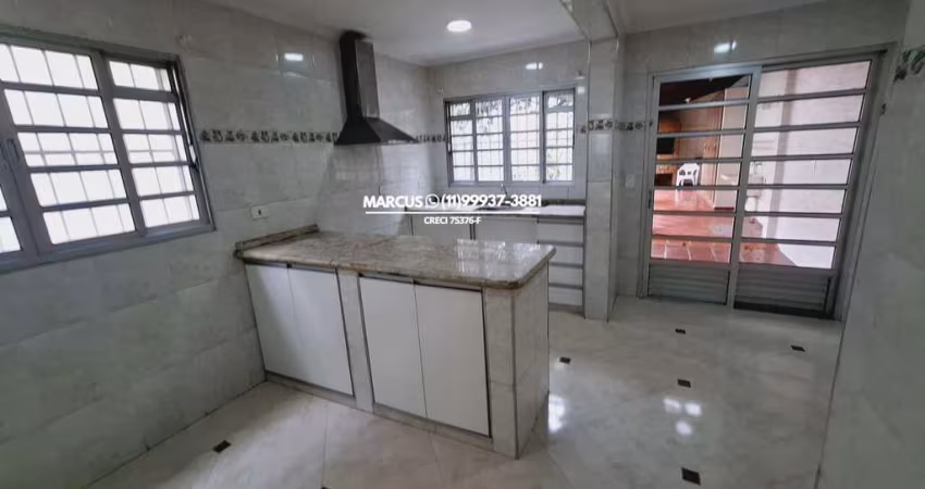 CAXINGUI LINDA CASA COM 3 QUARTOS; SUÍTE, 2 VAGAS E ÁREA DE CHURRASQUEIRA. FL23