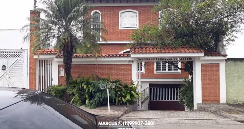 V. SÃO FRANCISCO CASA C/ 3 DORMS; 1 SUÍTE, 10 VGS DE GARAGEM COBERTAS. FL23