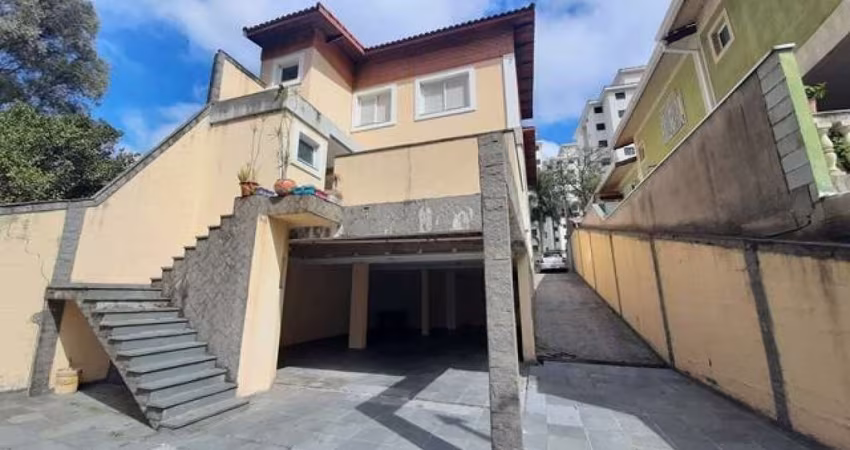 Vendo Sobrado, Próximo ao Metrô Vila Sonia. 3 dorms, 1 suíte, quintal, Lareira, churrasqueira - FL22