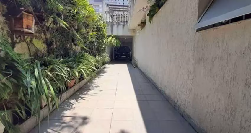 Casa térrea, com quintal, e varias vagas de garagem - fl22