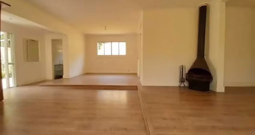 Linda casa térrea em condomínio, reformada, 3 suites, 5 wc, 6 vagas e churrasqueira - fl22