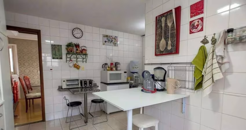 Enorme Sobrado em Condomínio Fechado na Vila São Francisco com 4 Dormitórios e 4 Vagas. FL43