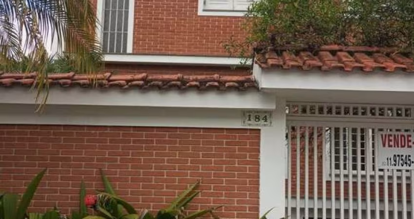 Sobrado Espetacular com 3 Dormitórios e Espaço para 10 Carros na Cidade São Francisco. FL43