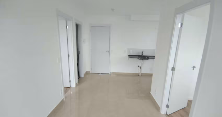 Apartamento com 2 dormitórios - 1 vaga - Varanda - Vila Gomes - FL63