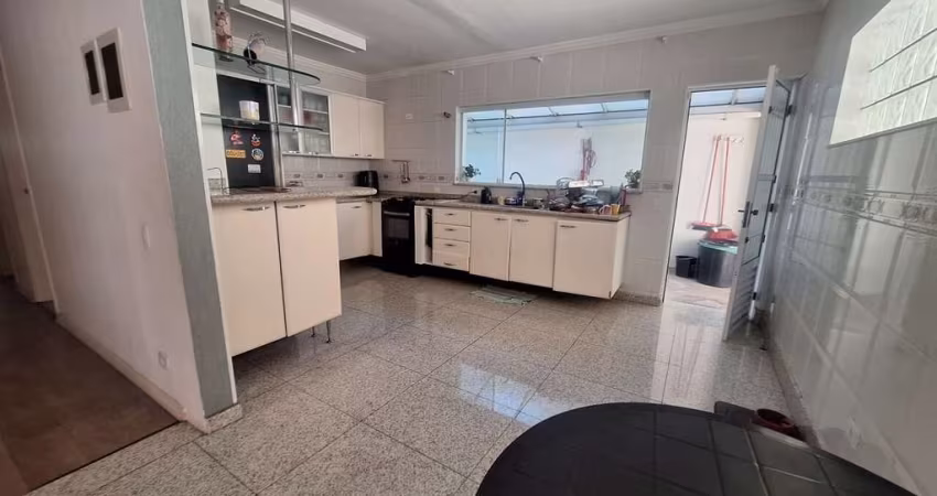 Imóvel Térreo com 3 Quartos e Edícula - Jardim das Vertentes. FL43