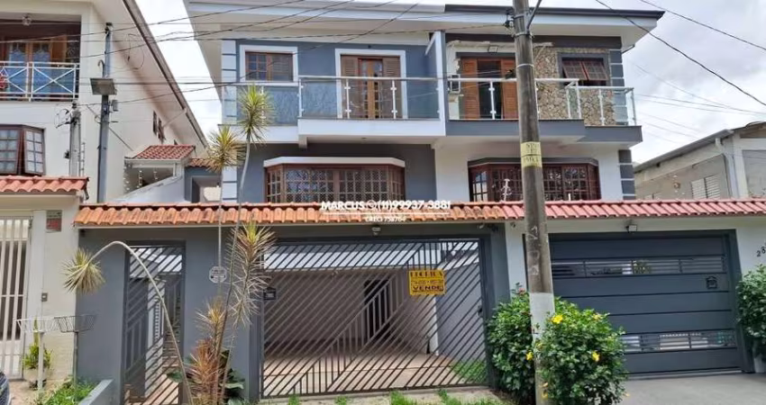 Casa na Vila São Francisco com 4 quartos sendo 3 suítes, 6 vagas de garagem. FL23