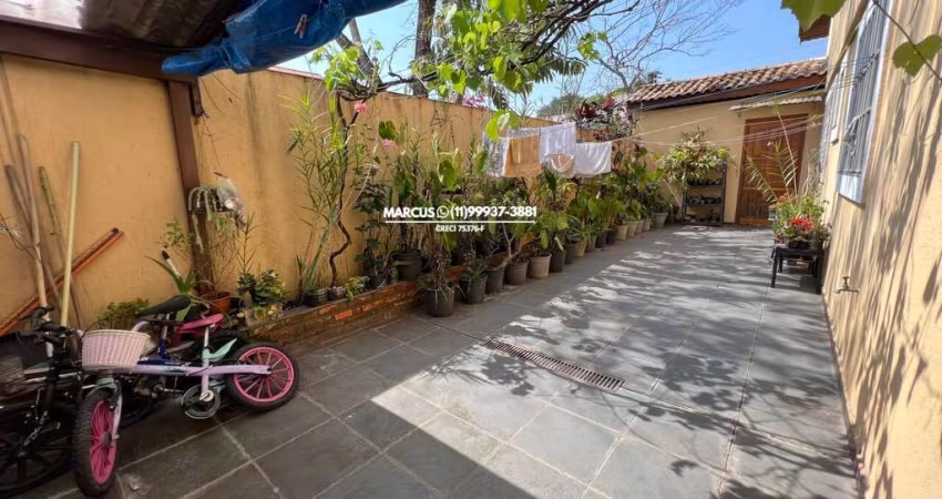 Sobrado no conjunto habitacional do Butantã c/ 3 suítes, 3 vagas, quintal. FL23
