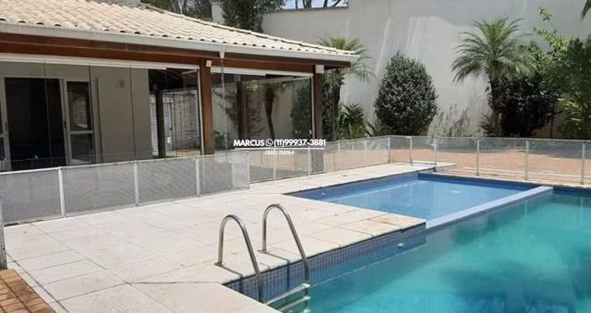 CASA DE ALTO PADRÃO EM CONDOMÍNIO FECHADO | 5 SUÍTES | PISCINA | 4 VAGAS. FL23