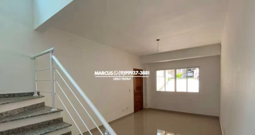 Casa em cotia, NOVA, dentro de condomínio fechado com 3 quartos; 1 suíte, 2 vagas. FL23