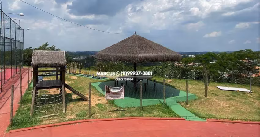 Casa em cotia, NOVA, dentro de condomínio fechado com 3 quartos; 1 suíte, 2 vagas. FL23