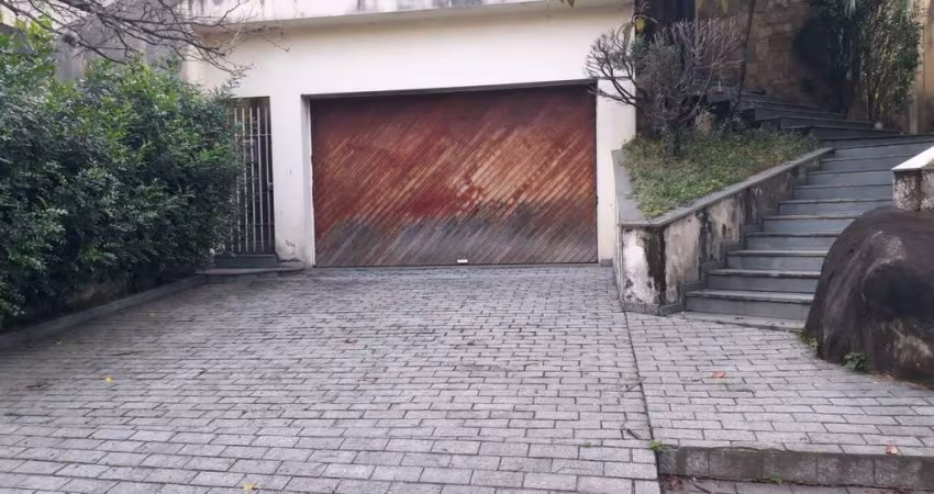 450m² de Puro Conforto: Sobrado com Piscina e Acabamentos Nobres. FL43