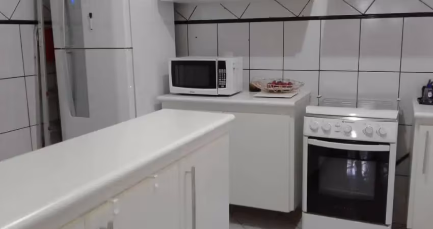 Sobrado exclusivo em condomínio, 160m², 4 suítes, ampla sala e garagem para 4 carros - fl43