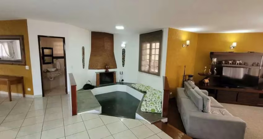 Venda sobrado 350m² de área ùtil, 04 quartos , 02 suítes e 06 vagas de garagens