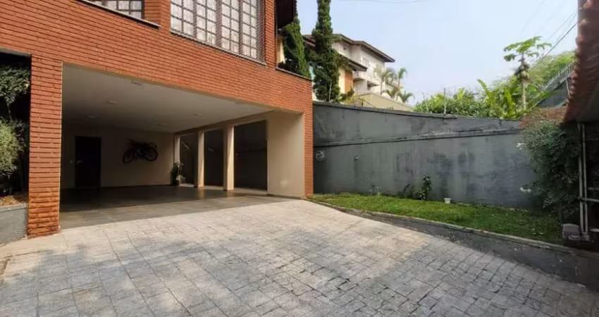 VENDA NO BUTANTA SOBRADO COM 350m² 04 QUARTOS, 02 SUÍTES 05 WC E 06 VAGAS DE GARAGENS  -  FL38