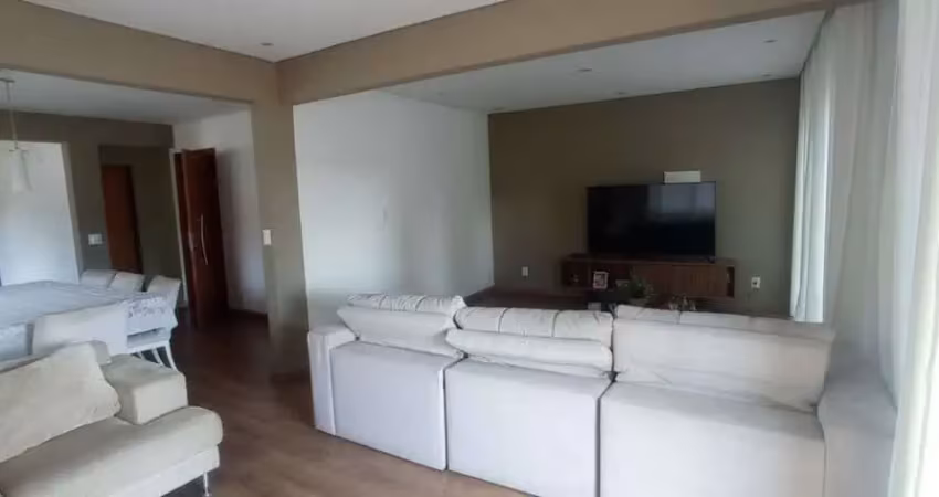 Espaçoso Sobrado de Esquina na Vila Lageado, 400m², 3 Dorms, 1 Suíte, Terraço e Área Gourmet - FL12