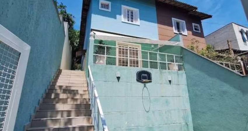 SOBRADO MOBILIADO  COM 3 QUARTOS E 1 SUITE FL26
