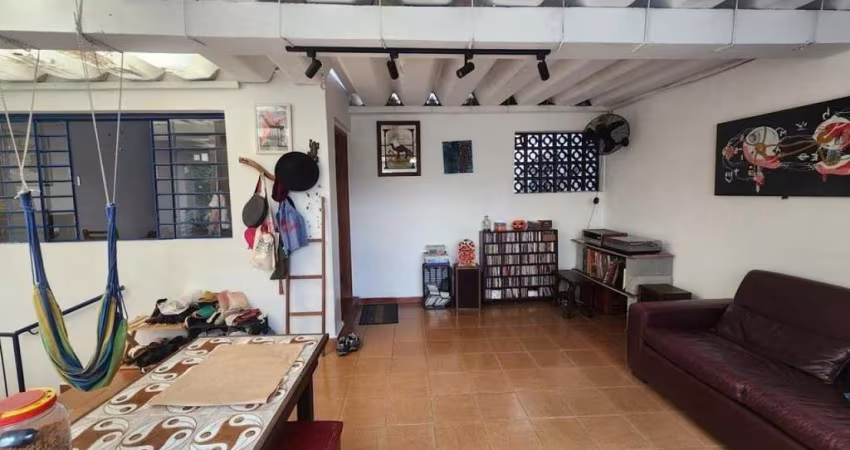Casa Térrea de 200m² no Jardim Adhemar de Barros com 3 Quartos, Suíte e 2 Vagas - FL43