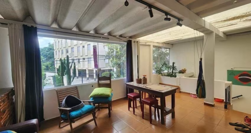 Casa Térrea de 200m² no Jardim Adhemar de Barros com 3 Quartos, Suíte e 2 Vagas - FL43