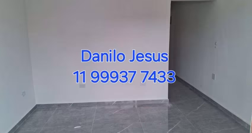 Casa com 1 dormitório e 1 banheiro. FL51