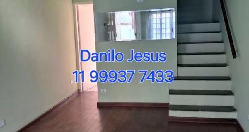 Casa com 2 dormitórios, 2 banheiros e 1 vaga de garagem. FL51