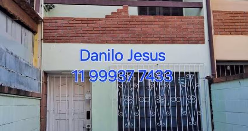 Casa com 2 dormitórios, 2 banheiros e 1 vaga FL51