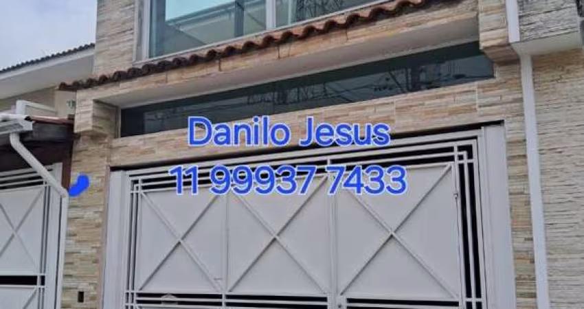 Casa com 2 dormitórios, 2 banheiros e 1 vaga. FL51