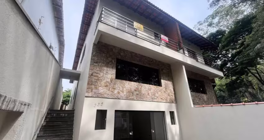 Casa 3 quartos com quintal aceita pet prox. metro aceira pet fl48