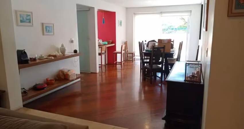 Casa Térrea de 360m² no Instituto de Previdência com Piscina e Churrasqueira, FL28