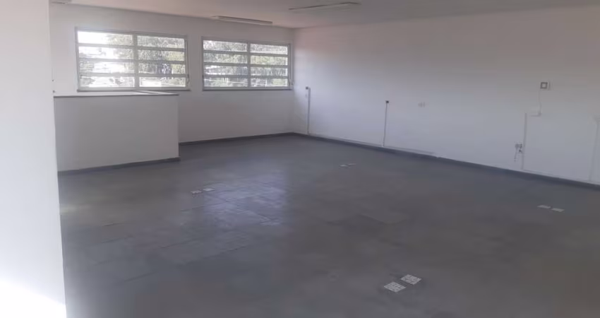 Prédio com 4 salas para alugar na Avenida Professor José Maria Alkmin, 598, Jardim Ester, São Paulo