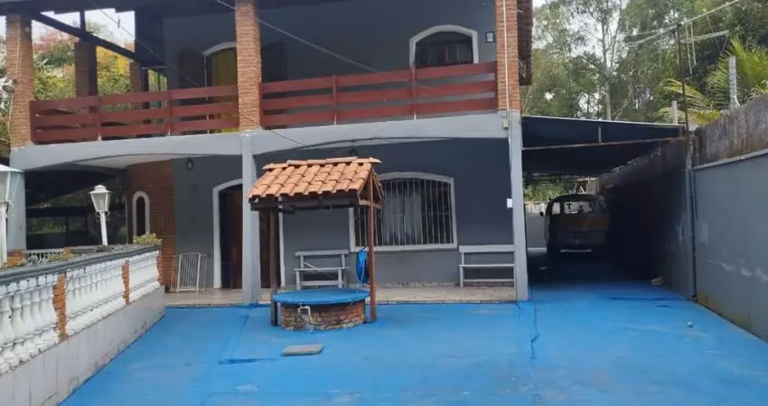 Casa para alugar com 3 quartos e piscina na Granja Viana FL05