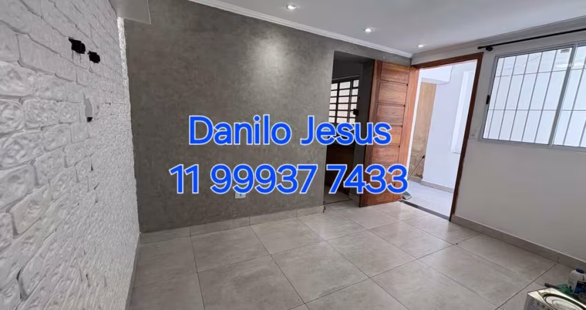 Casa com 2 dormitórios, 2 banheiros e 1 vaga. FL51