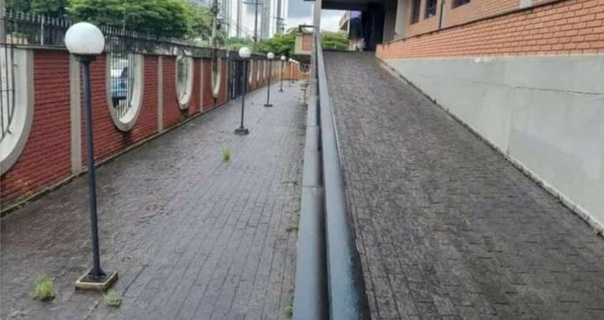 Prédio com 6 salas para alugar na Avenida Pirajussara, 1497, Instituto de Previdência, São Paulo