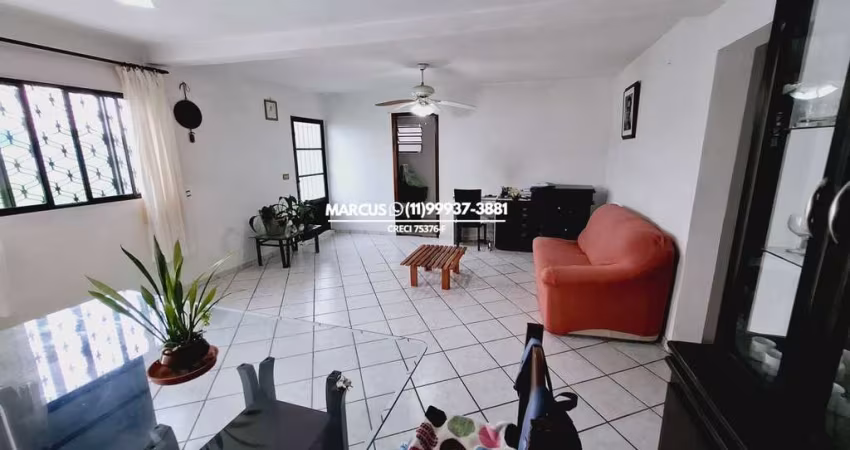 Casa Térrea Assobradada à Venda no Butantã ? 250m² de terreno, 3 quartos e 5 vagas cobertas. FL23
