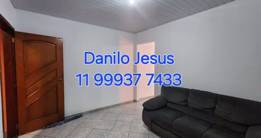 Casa com 3 dormitórios, 2 vagas. FL51