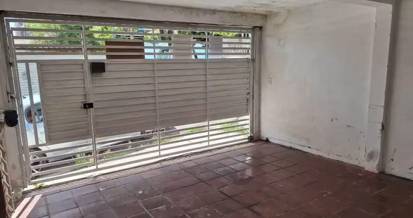 SOBRADO COM 3 DORMITORIOS E 1 SUITE FL26