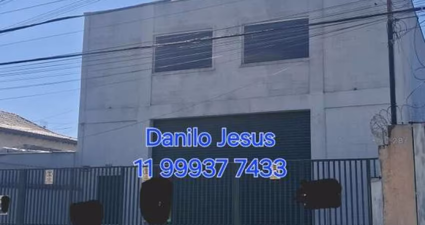 Galpão com aproximadamente 300m² 3 banheiros e Elevador. FL51