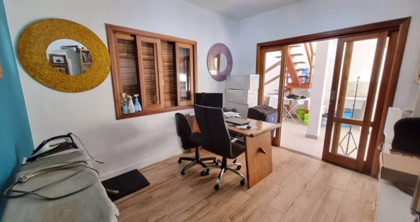 Vendo Sobrado em condomínio,  3 dorms, 1 suite, 2 vagas, Churrasqueira ,lazer - FL22