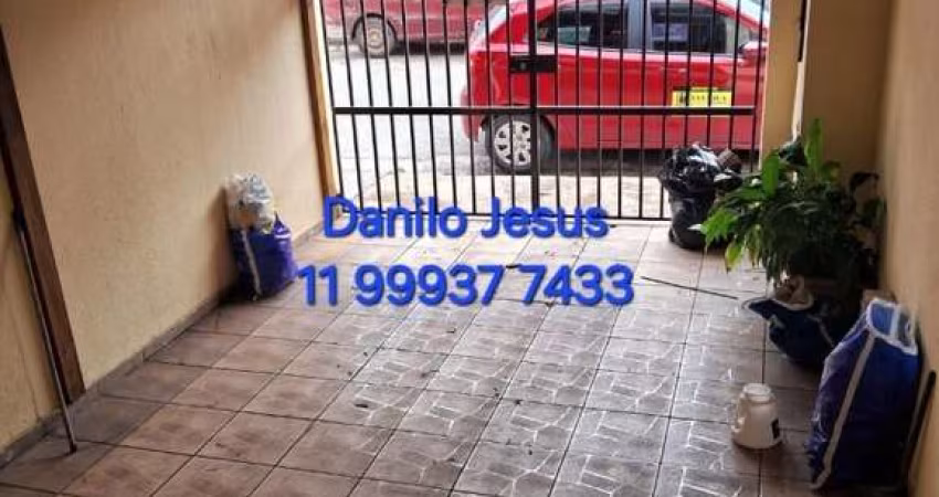 Casa com 2 dormitórios e 1 vaga de garagem. FL51