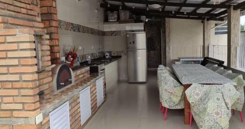 Vendo sobrado com Elevador, 4 dorms, 2 suites, 2 vagas - FL22