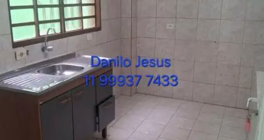 Casa com 1 dormitório, 1 banheiro e quintal compartilhado........FL51