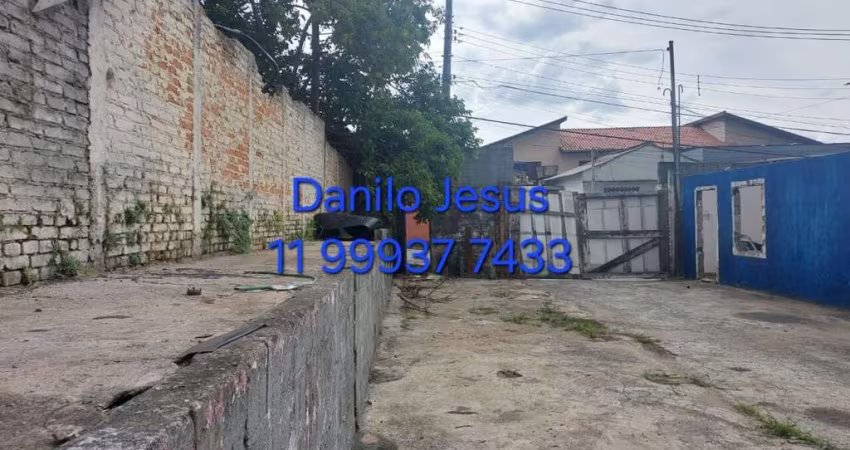 Terreno com aproximadamente 220m2, 1 banheiro boa localização. FL51