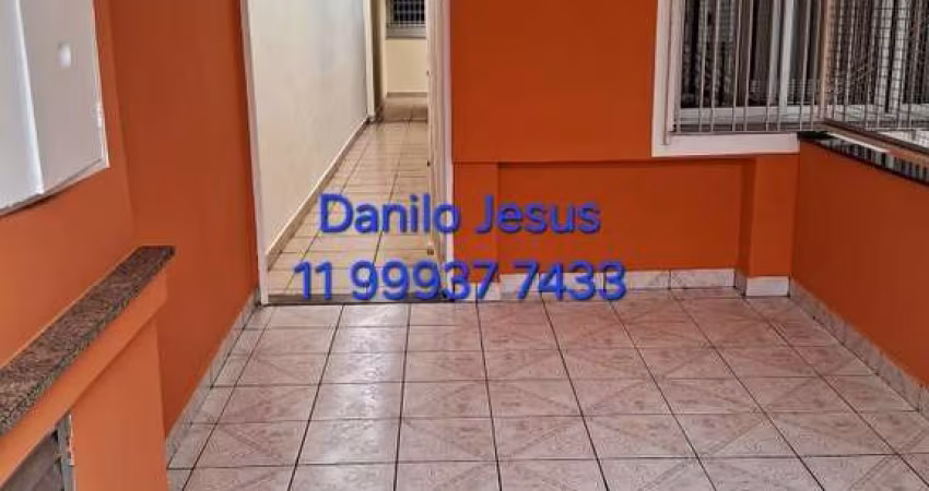 Casa com 1 dormitório e 1 vaga. FL51