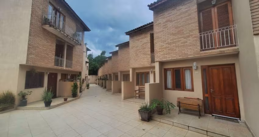 CASA EM CONDOMINIO COM 2 SUITES E 2 DORMITORIOS FL26