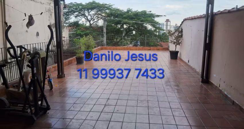 Casa com 2 dormitórios, terraço e 2 vagas de garagem. FL51