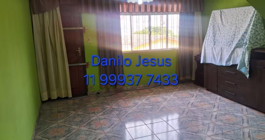 Casa com 3 dormitórios e 1 vaga. FL51