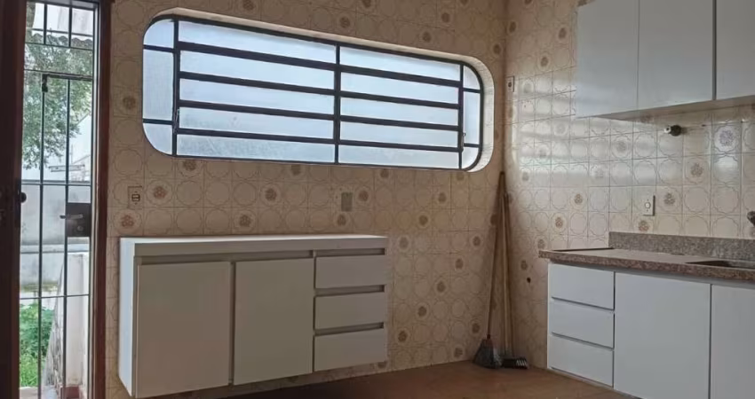 CASA VENDA 300m³  03 DORMITÓRIOS SENDO 01 SUÍTE E DUAS VAGAS DE GARAGENS - FL38