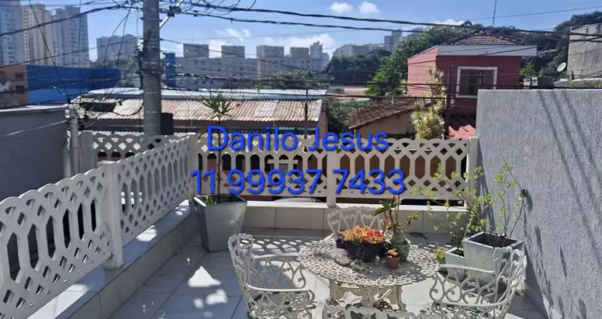 Casa com 3 dormitórios, 2 vagas e área de lazer com churrasqueira. FL51